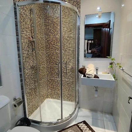 A Three-bedroom In סליאמה