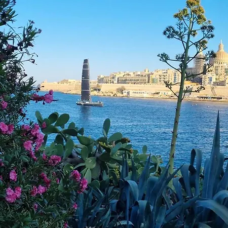 A Three-bedroom In Apartment Sliema