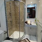 A Three-bedroom In 슬리에마