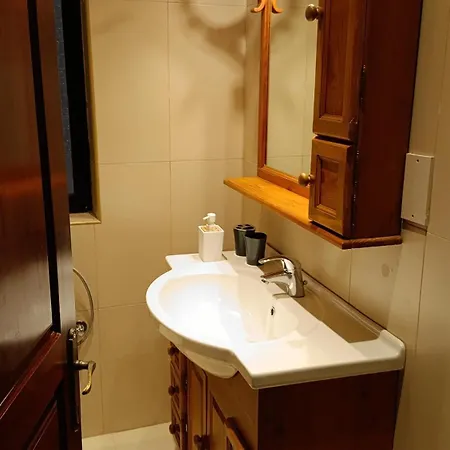 아파트 A Three-bedroom In 슬리에마